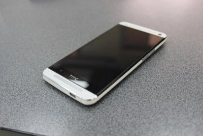 Лот: 7723222. Фото: 1. HTC One M7 Silver 32Gb. Смартфоны
