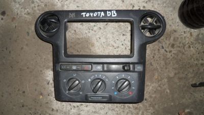 Лот: 3040664. Фото: 1. toyota bB кузов ncp30 консоль... Салон
