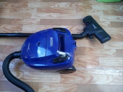 Лот: 11502253. Фото: 1. Пылесос Midea vcb33a2. Пылесосы, паровые швабры