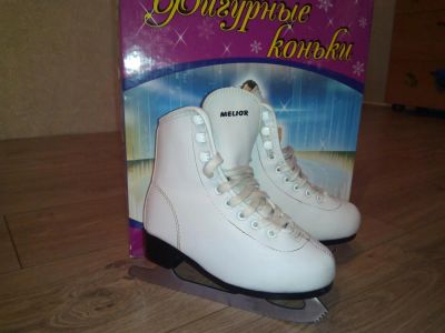 Лот: 6572177. Фото: 1. Продам утепленные фигурные коньки... Коньки