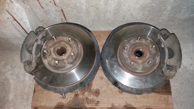 Лот: 14840557. Фото: 1. Ступицы передние в сборе Toyota... Ходовая, подвеска, рулевое управление