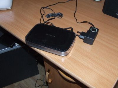 Лот: 4889691. Фото: 1. Wi-fi роутер Netgear WNR 1000. WiFi, Bluetooth адаптеры