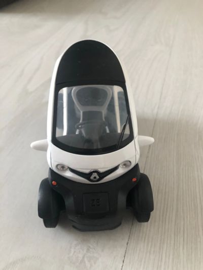 Лот: 18663231. Фото: 1. Инерционная машинка Reno Twizy. Машины и техника
