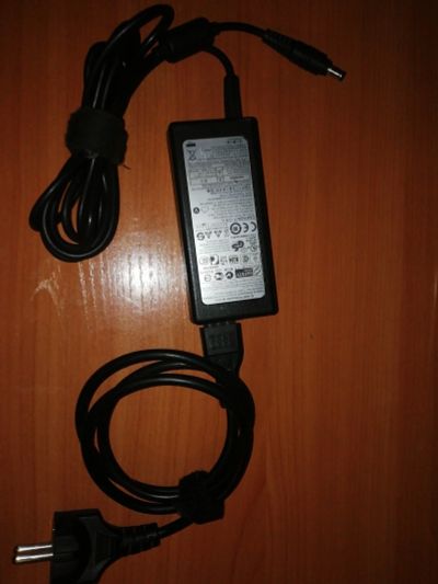 Лот: 17957778. Фото: 1. Блок питания для ноутбука Samsung... Батарейки, аккумуляторы, элементы питания