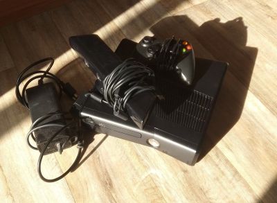 Лот: 14484204. Фото: 1. Xbox 360 slim freeboot + kinect. Игровые приставки, консоли