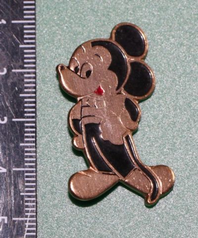 Лот: 11819306. Фото: 1. Значок: Микки Маус. Состояние... Сувенирные