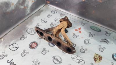 Лот: 23585196. Фото: 1. Коллектор выпускной Mitsubishi... Двигатель и элементы двигателя