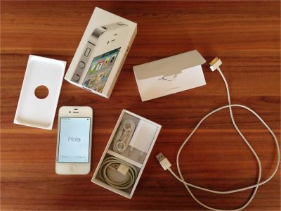 Лот: 9203702. Фото: 1. iPhone 4s 16 Гб белый. Смартфоны