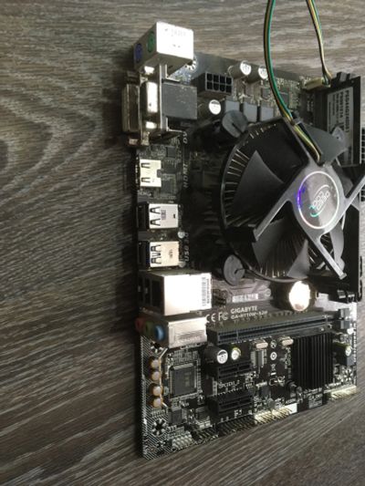 Лот: 20773685. Фото: 1. Мат. плата GIgabyte GA-H110M-S2H... Материнские платы