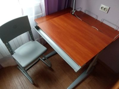 Лот: 14366536. Фото: 1. Парта и стул для школьника. Столики, стулья, парты