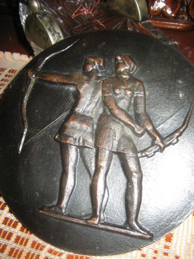 Лот: 11607765. Фото: 1. Настенное панно барельеф Лучники... Предметы интерьера и быта