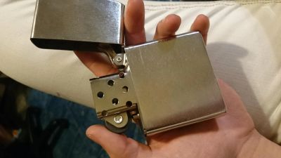 Лот: 4921054. Фото: 1. Большая бензиновая зажигалка 20x80x115мм. Зажигалки, спички, пепельницы
