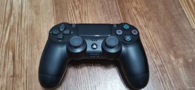 Лот: 18179911. Фото: 1. Геймпад Sony DualShock 4 v2 CUH-ZCT2E. Аксессуары для игровых приставок, консолей, геймпады