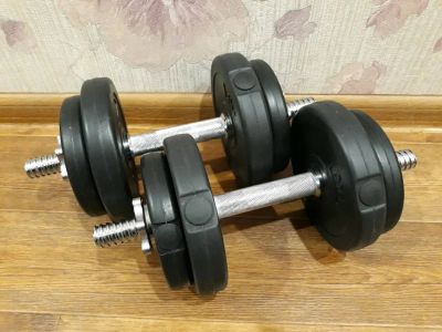 Лот: 12586353. Фото: 1. Гантели по 5 кг каждая 10 кг общего... Гантели