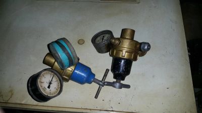Лот: 7052312. Фото: 1. Редуктора газовые 2. Редукторы, вентили, манометры