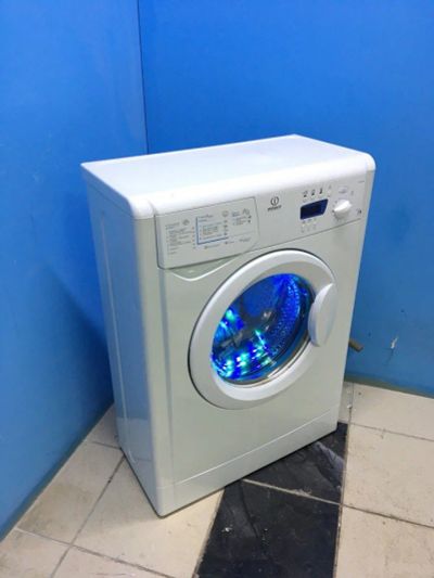 Лот: 11268988. Фото: 1. Стиральная машина Indesit wiue10... Стиральные машины
