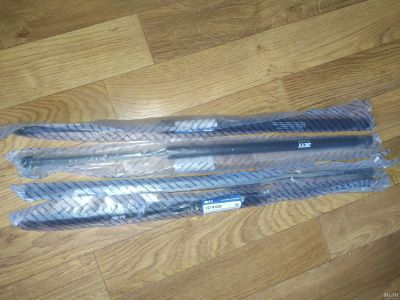 Лот: 18264435. Фото: 1. Амортизатор багажника Toyota Corolla... Кузов