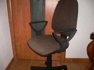 Лот: 7057032. Фото: 1. Кресло офисное ..Феномен.. коричневое... Стулья и кресла офисные