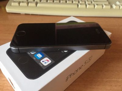 Лот: 10061597. Фото: 1. Iphone 5s черный 16 GB. Смартфоны