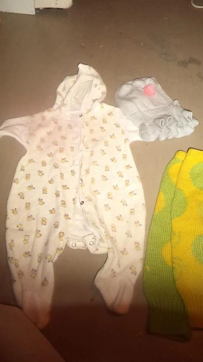 Лот: 8576793. Фото: 1. На девочку 2-5мес.Шапка и одежда... Одежда для дома