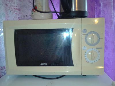 Лот: 9831836. Фото: 1. микроволновка SANYO. Микроволновки, мини-печи