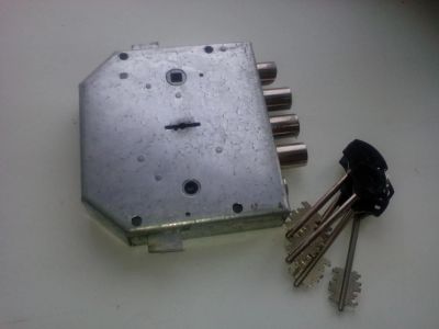 Лот: 6590572. Фото: 1. Замок дверной Эльбор с 5 ключами. Замки