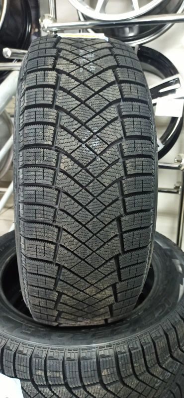 Лот: 25731989. Фото: 1. 185/65/15 Pirelli Ice Zero FR... Шины