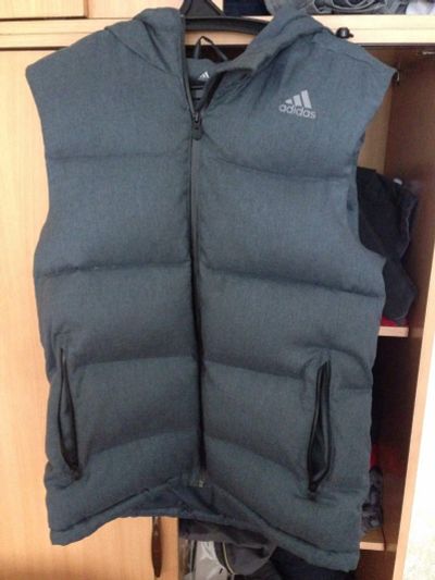 Лот: 15642108. Фото: 1. Жилетка adidas с капюшоном. Верхняя одежда