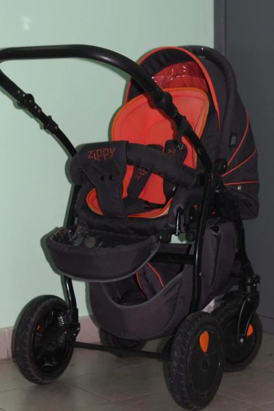 Лот: 11058330. Фото: 1. Коляска ZIPPY 2 в 1. Коляски