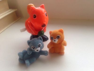 Лот: 3486966. Фото: 1. игрушки из киндера с рубля кошечки... Игрушки