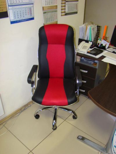 Лот: 3906716. Фото: 1. Офисное кресло ( черно-красное... Другое (офисная мебель и домашние кабинеты)
