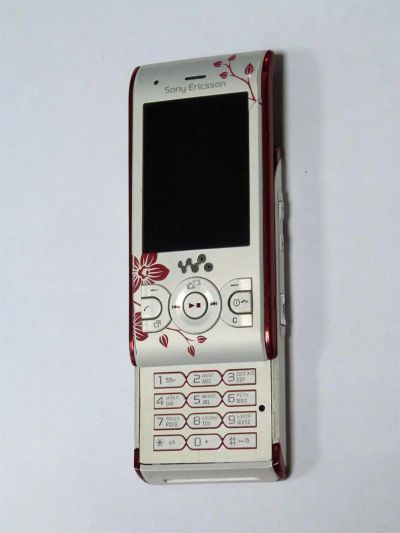 Лот: 3358482. Фото: 1. Sony Ericsson w 595. Кнопочные мобильные телефоны