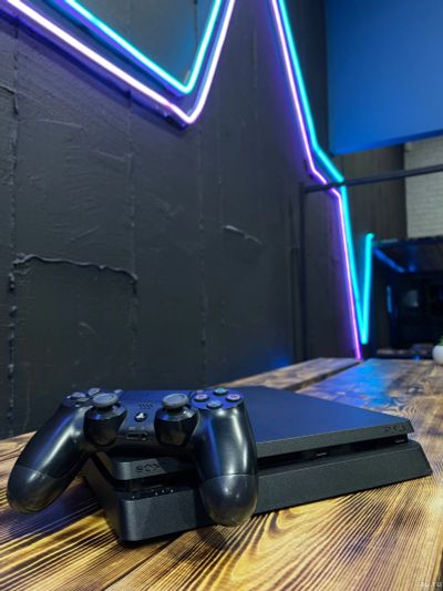 Лот: 18571389. Фото: 1. Playstation 4 slim 1TB / 1 геймпад... Игровые приставки, консоли