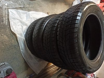 Лот: 15924504. Фото: 1. Шины Bridgestone комплект. Шины