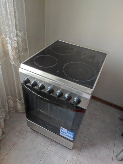 Лот: 20228918. Фото: 1. Электрическая плита. Плиты, духовые шкафы, варочные поверхности