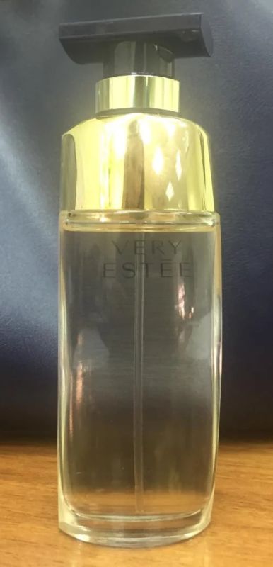 Лот: 7169437. Фото: 1. Very Estee Estee Lauder, 50 мл. Женская парфюмерия