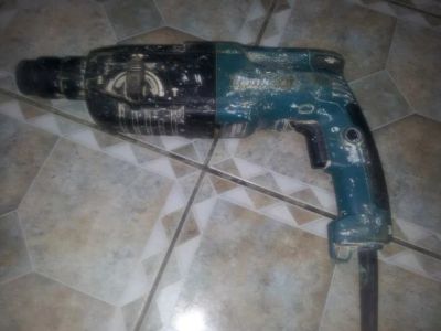 Лот: 3600585. Фото: 1. Продам перфоратор Makita HR2450... Электроинструмент