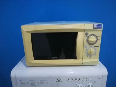 Лот: 20725303. Фото: 1. Микроволновая печь Sanyo EM-S1073W... Микроволновки, мини-печи