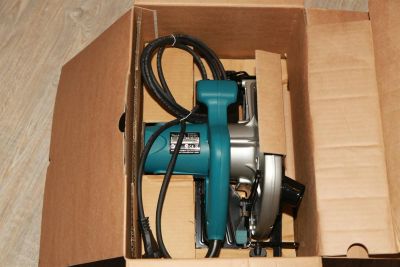 Лот: 3655231. Фото: 1. Дисковая пила Makita 5704R. Электроинструмент