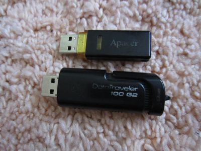 Лот: 8849305. Фото: 1. Две USB Flash drive Kingston DataTraveler... USB-флеш карты