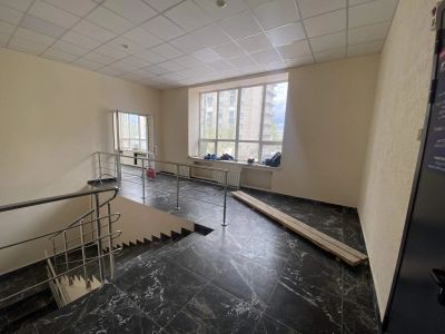 Лот: 20347689. Фото: 1. Торговое помещение 2 эт. до 520... Нежилое