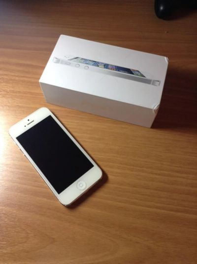 Лот: 8047257. Фото: 1. iPhone 5 White 16 Gb. Смартфоны