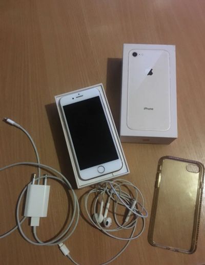 Лот: 14776211. Фото: 1. iPhone 8 64GB Gold Гарантия. Смартфоны