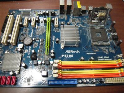 Лот: 5505268. Фото: 1. Материнская плата 775 AsRock P43DE... Материнские платы