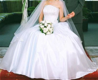 Лот: 297249. Фото: 1. Платье свадебное р-р 44. Фата... Другое (свадебная мода)