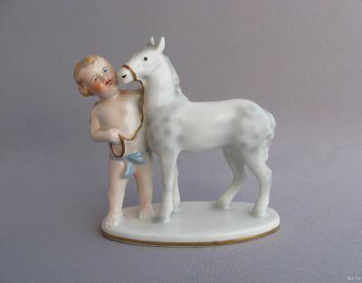 Лот: 12961824. Фото: 1. Ангел с лошадкой пони фарфор Герольд... Фарфор, керамика