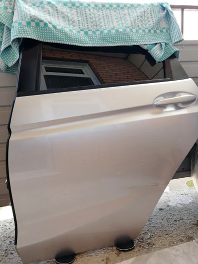Лот: 17945282. Фото: 1. Левая задняя дверь honda fit gk... Кузов