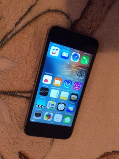 Лот: 7989041. Фото: 1. iPhone 5s 16гб чёрный б/у в идеальном... Смартфоны