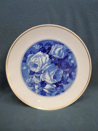 Лот: 25742680. Фото: 1. Декоративная тарелка "Розы" Meissen... Фарфор, керамика