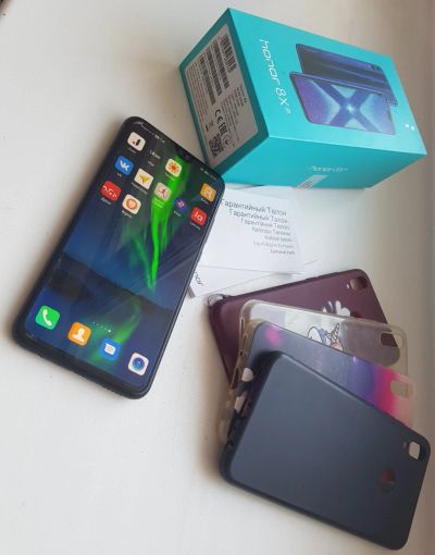 Лот: 17133786. Фото: 1. Honor 8x 4/64, NFC, 4 чехла, коробка. Смартфоны